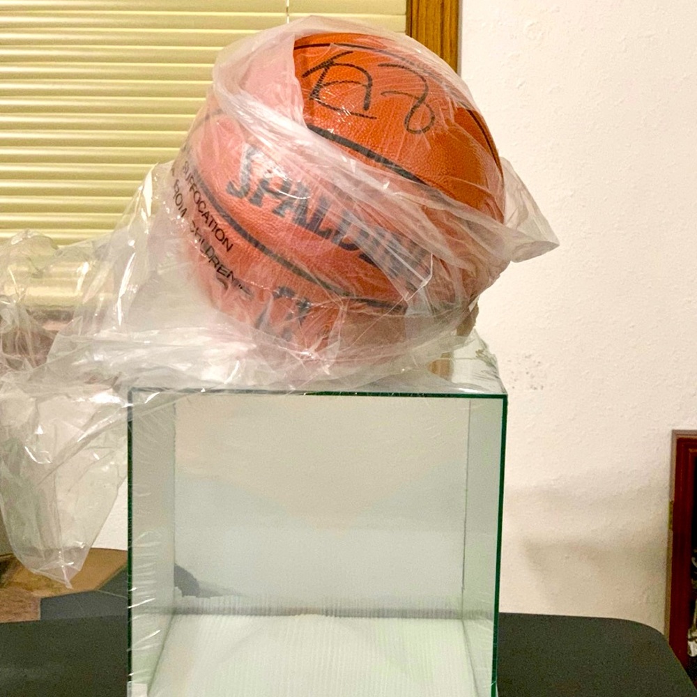 BOSTON CELTICS LEGACY! Brand New! Signed Kevin Garnett And Display Case